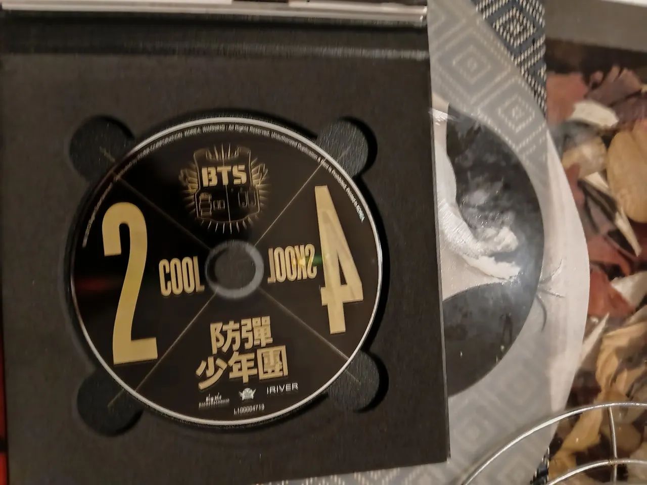 Álbum BTS 2 COOl 4 Skool - Foto 2