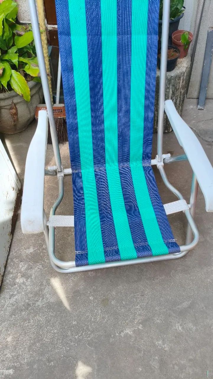 Cadeira de praia bem usada - Foto 2