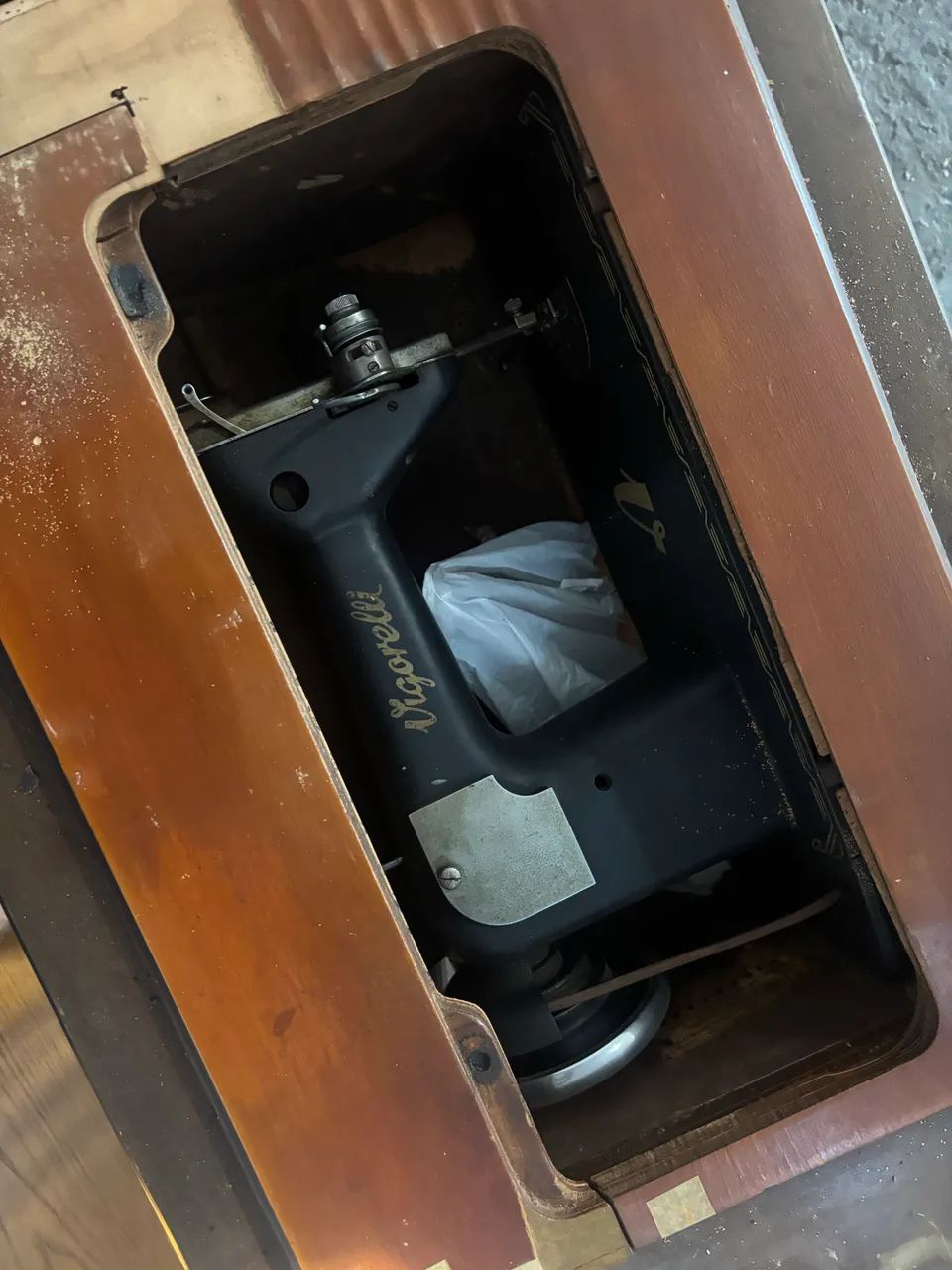 Máquina de costura antiga  - Foto 5