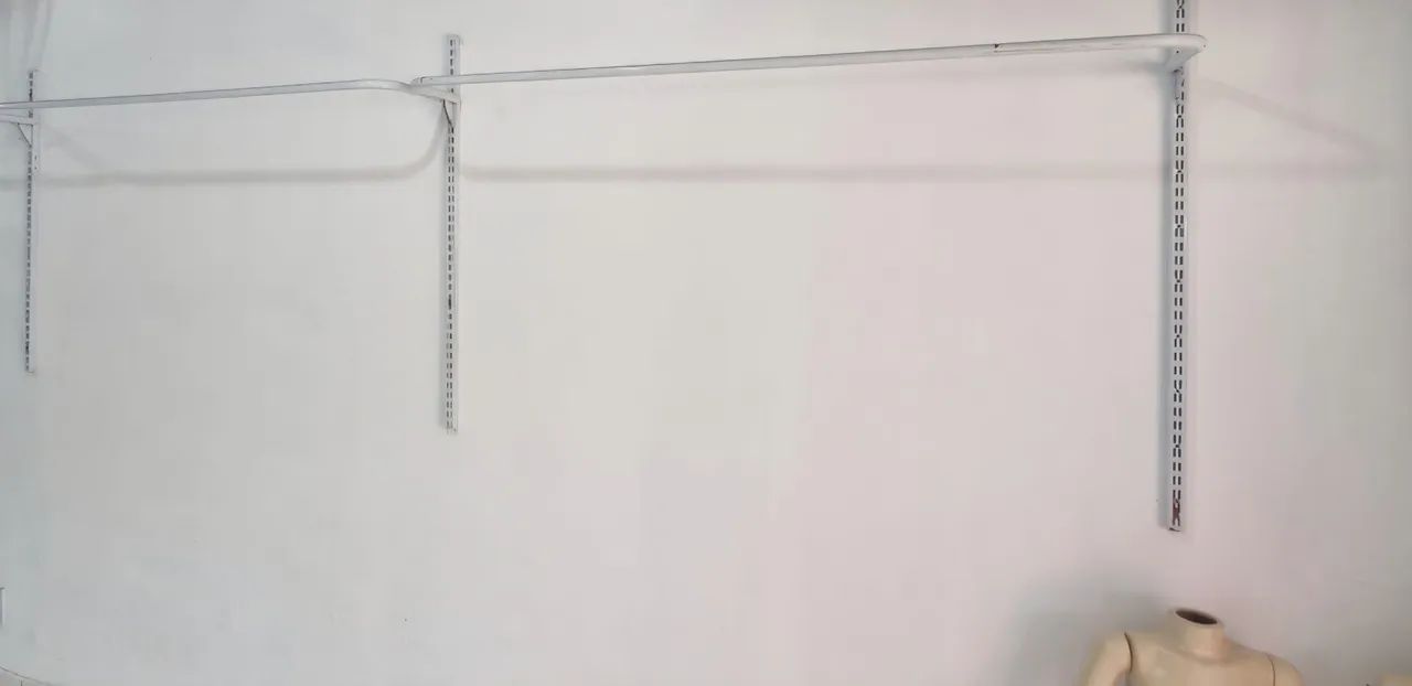 ARARAS DE ROUPAS DE PAREDE