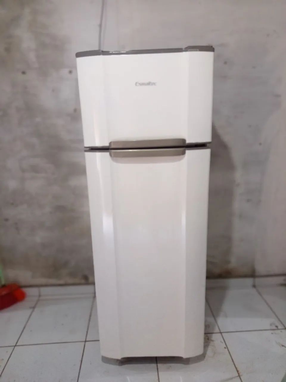 Geladeira Esmaltec