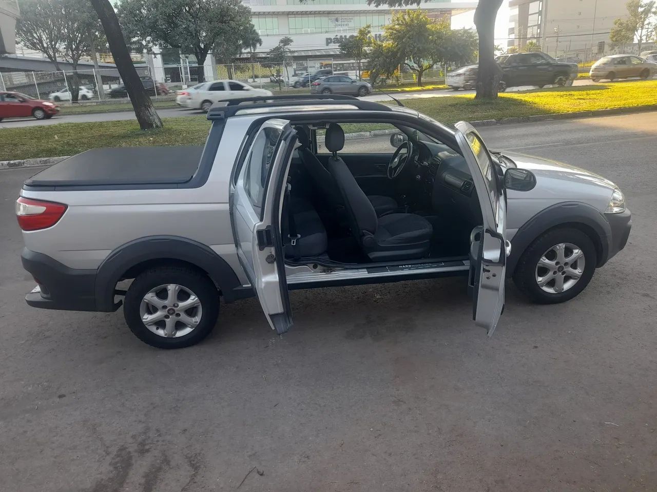 Fiat Strada Working Hard 1.4 Fire Flex 8V CD 2017 - Foto 2