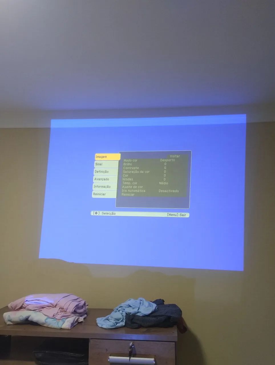 Vendo projector de imagem Epson modelo h432A - Foto 5
