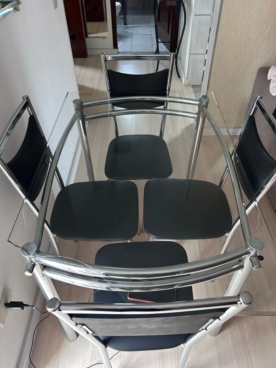 Mesa de vidro com 4 cadeiras  - Foto 4