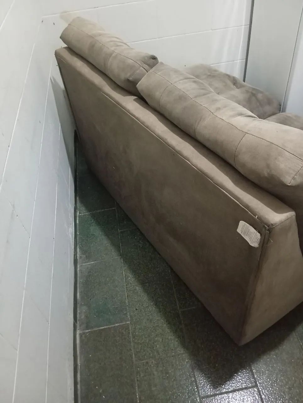 Sofá barato,estou mim mudando da cidade,só precisa de uma limpeza 