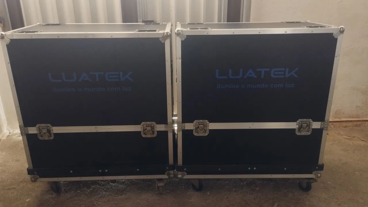 Par de case para painéis de led
