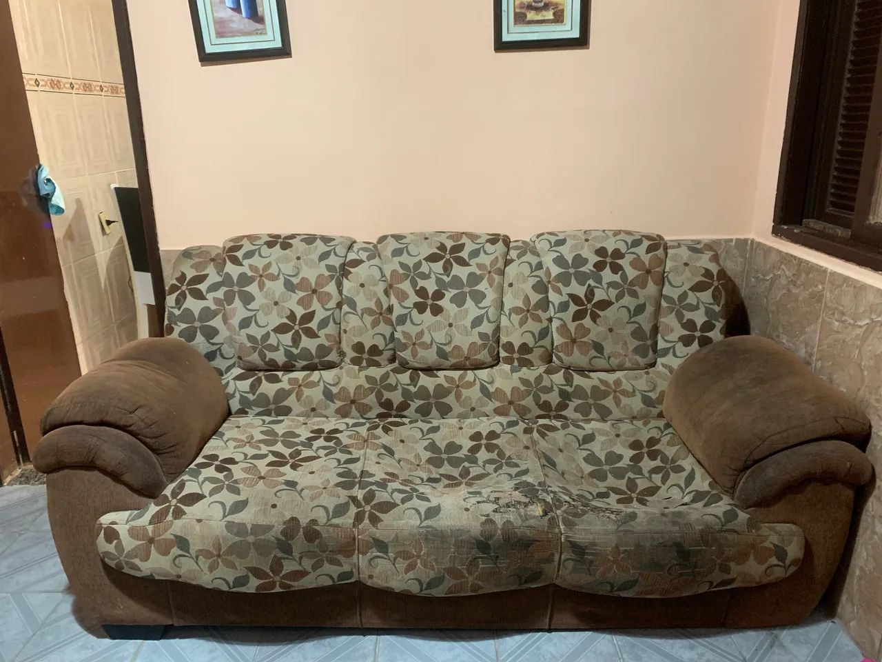 Sofa otima estrutura precisando de reforma - Foto 2