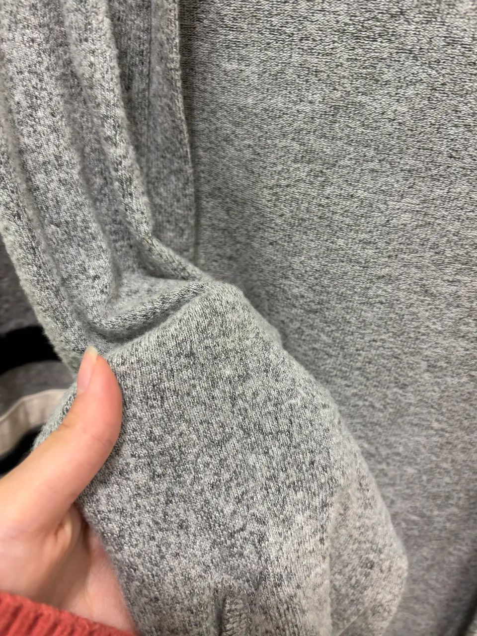 Cardigan de malha cinza com capuz  - Foto 2