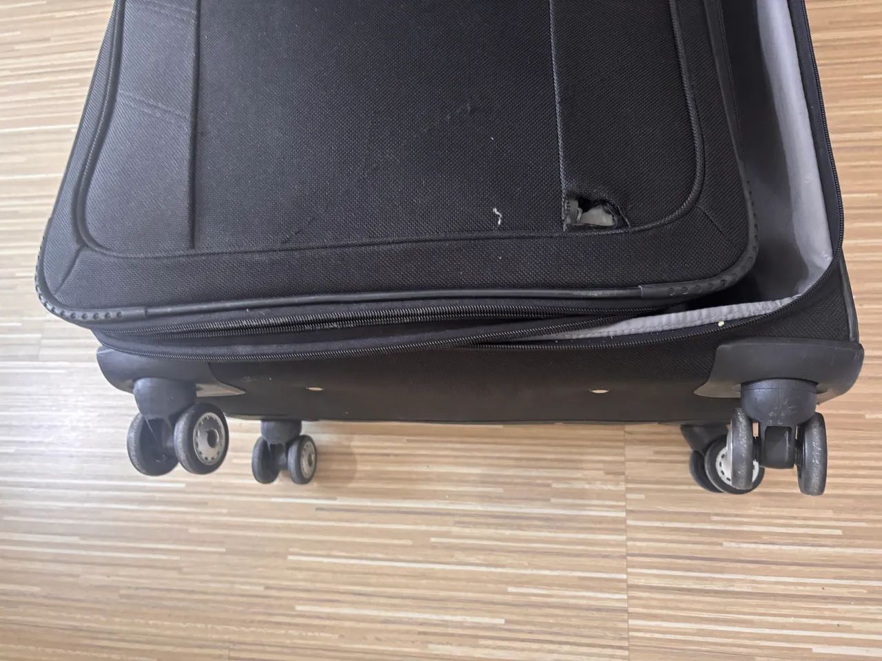 Mala Samsonite 23kg Grande - usada com pequeno detalhe - Foto 4