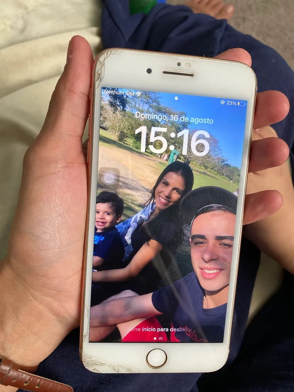 iPhone 8plus , 100% original somente a PELÍCULA trincada  - Foto 2