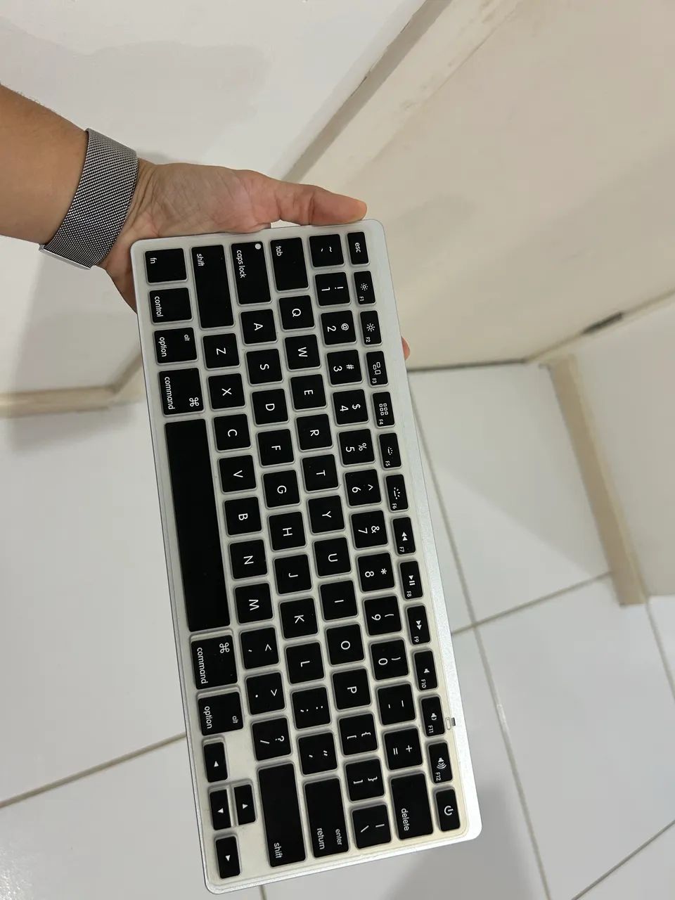 Teclado Bluetooth Sem Fio Slim + Capa de Silicone - Foto 2