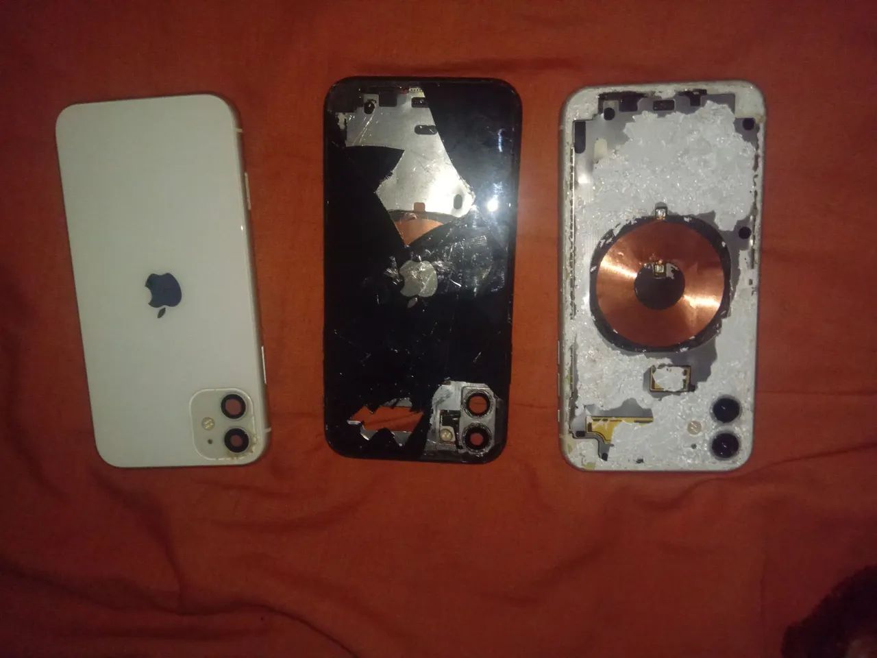 IPhone 11 2 carcaça e 1 icloud livre  - Foto 2