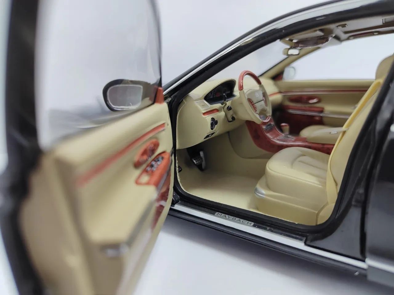 Miniatura Mercedes Benz Maybach 57 1/18 - Hobbies e coleções