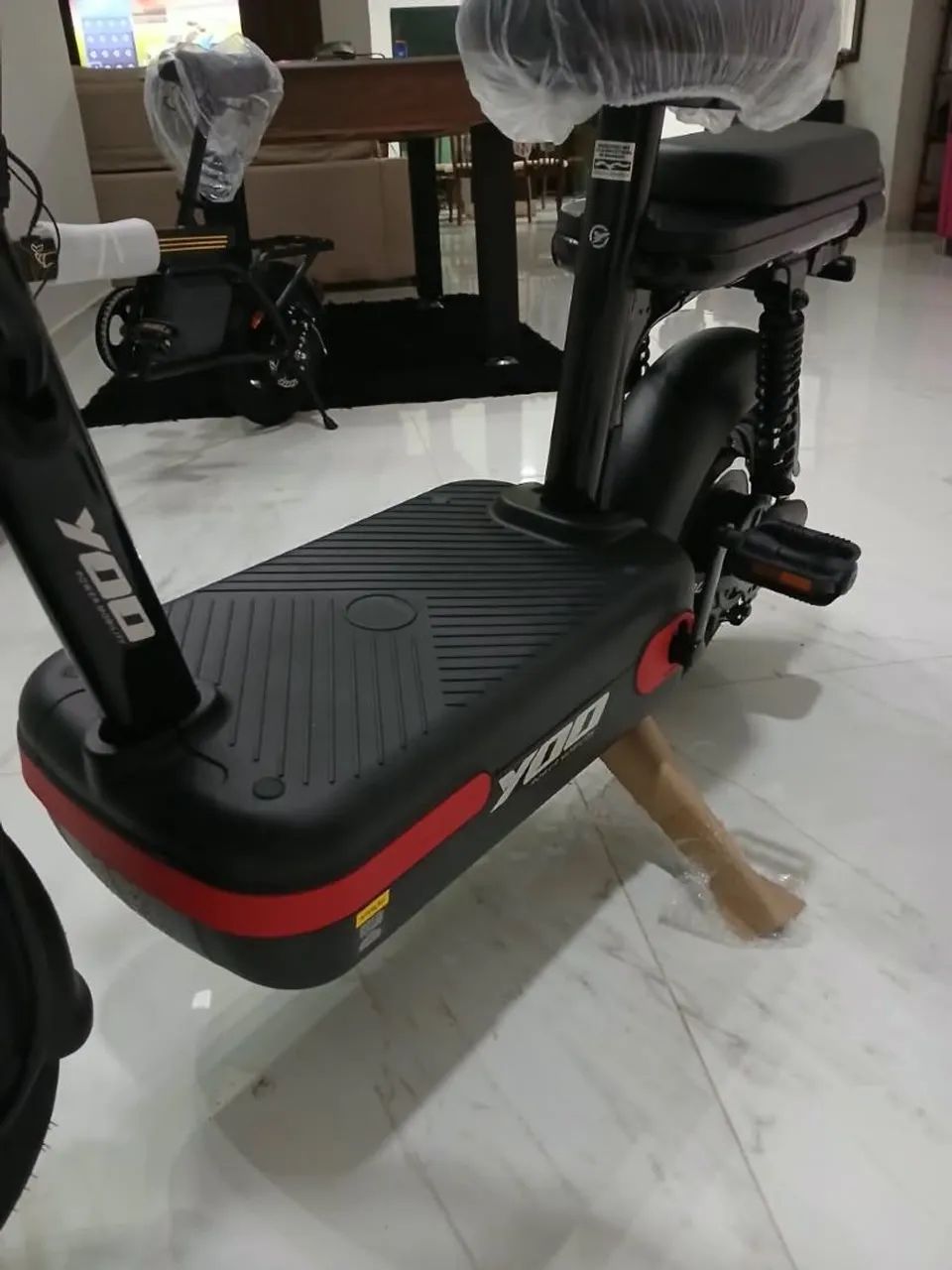 Moto scooter eletica zero km com a caixa