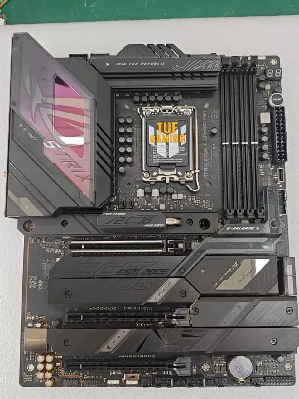 Placa mãe Asus Strix Z790-E Gaming Wifi (SEMINOVA)