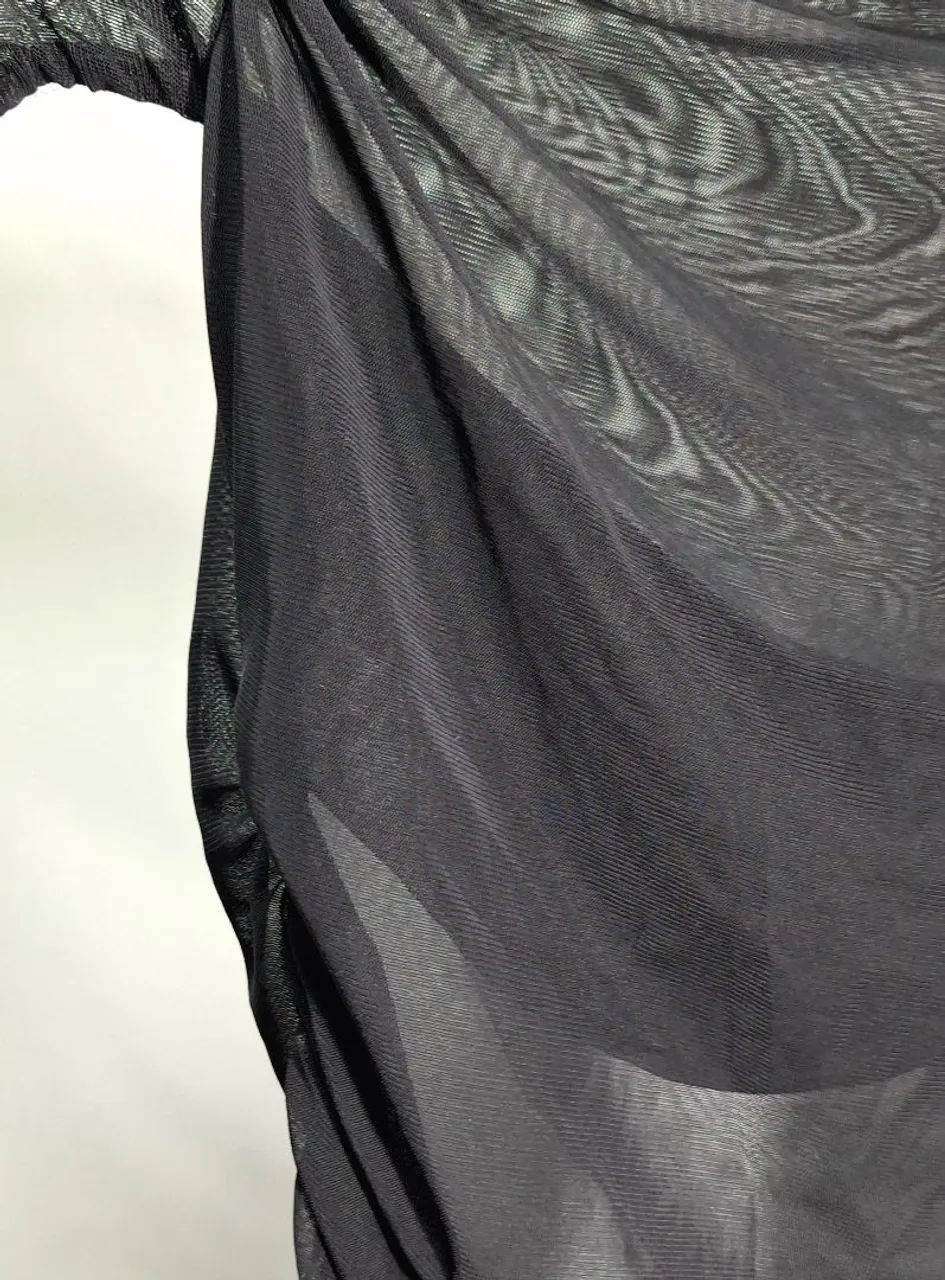 Blusa Tule Transparência Preta Drapeada Manga Longa Asimétrica - Foto 2
