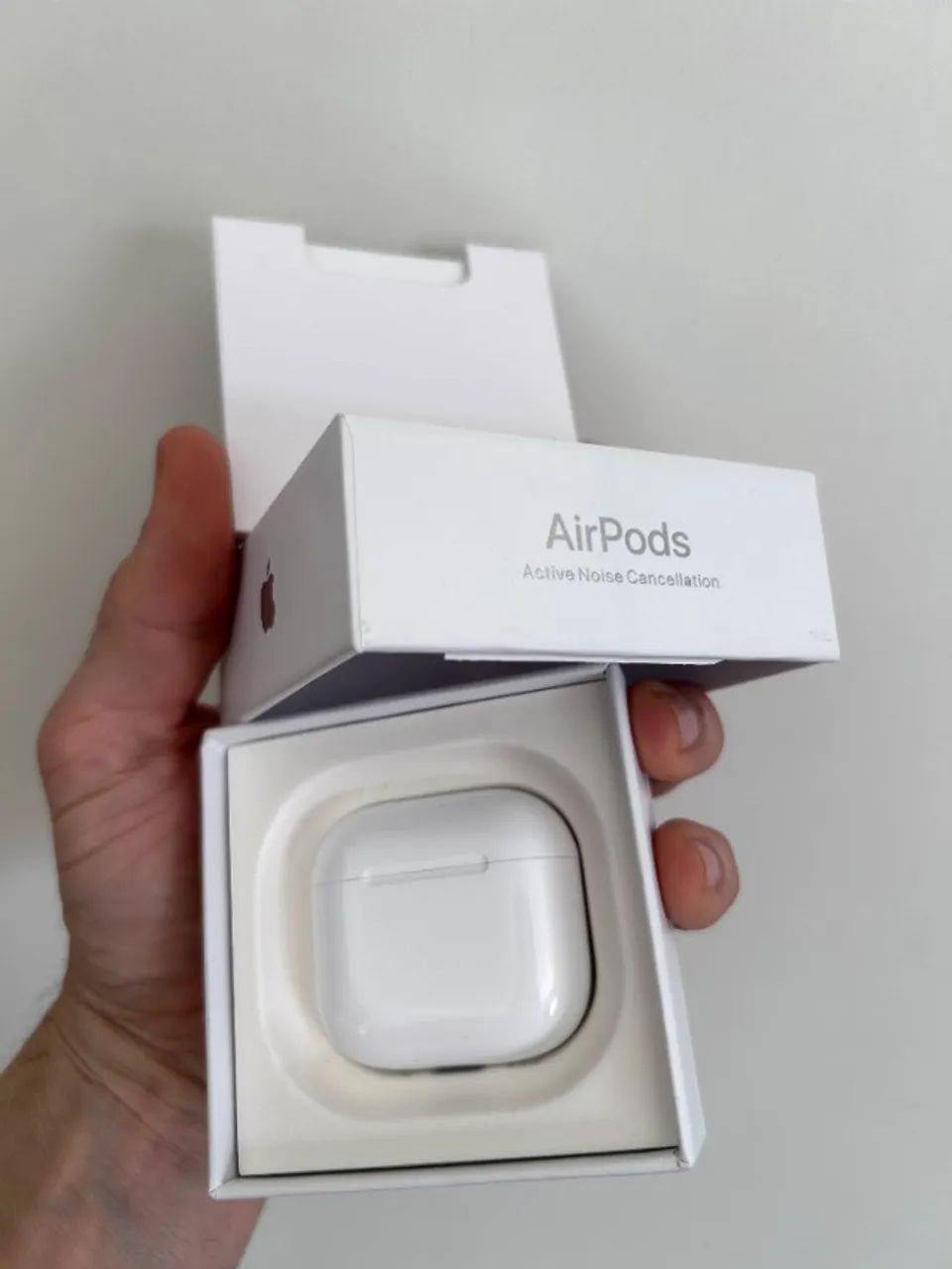 Apple AirPods 4 ANC (cancelamento de ruídos) - Fones de Ouvido