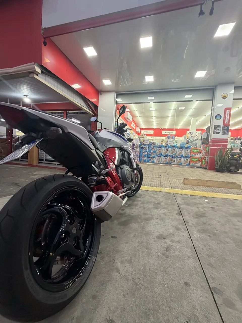 Vende-se CB 1000 muito nova  - Foto 5
