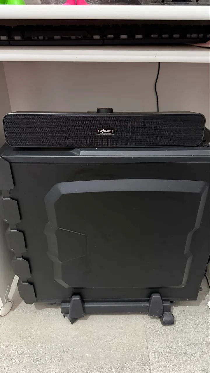 Computador com mesa e cadeira  - Foto 3