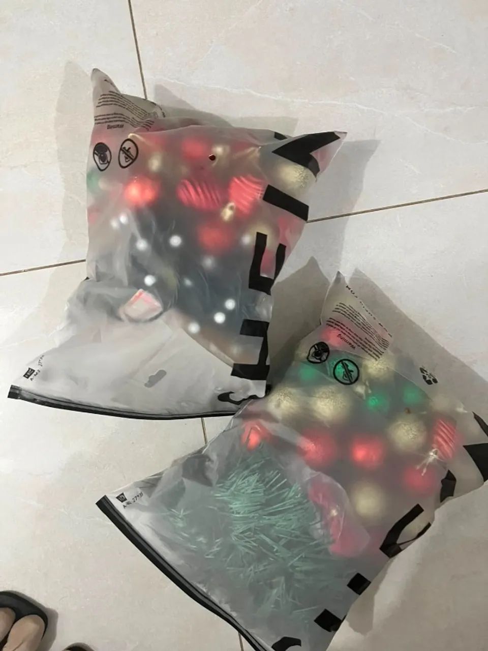 ÁRVORE DE NATAL COM ENFEITES  - Foto 2