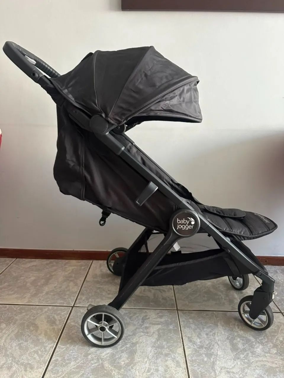 Carrinho de Passeio Baby Jogger City Tour 2 Ultracompacto, pouco uso