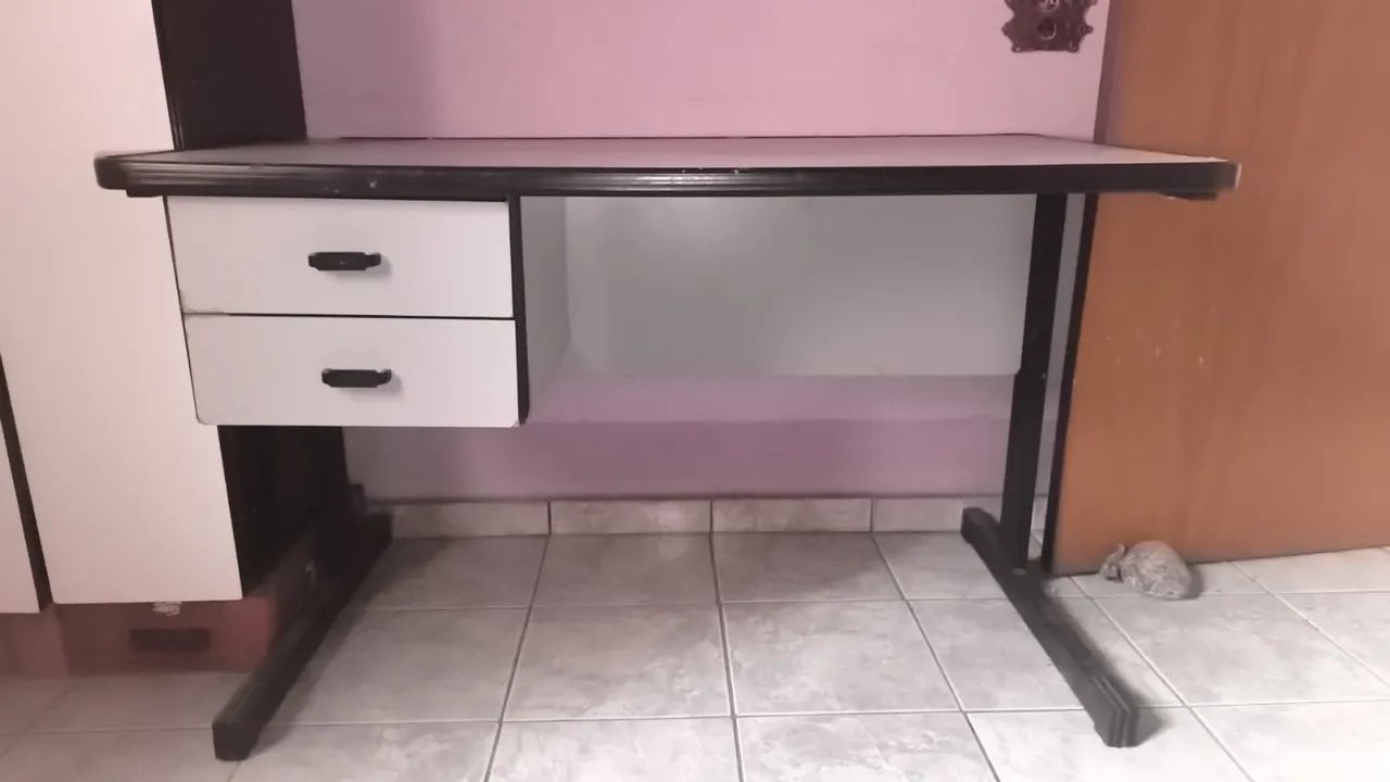 Escrivaninha em bom estado  - Foto 2