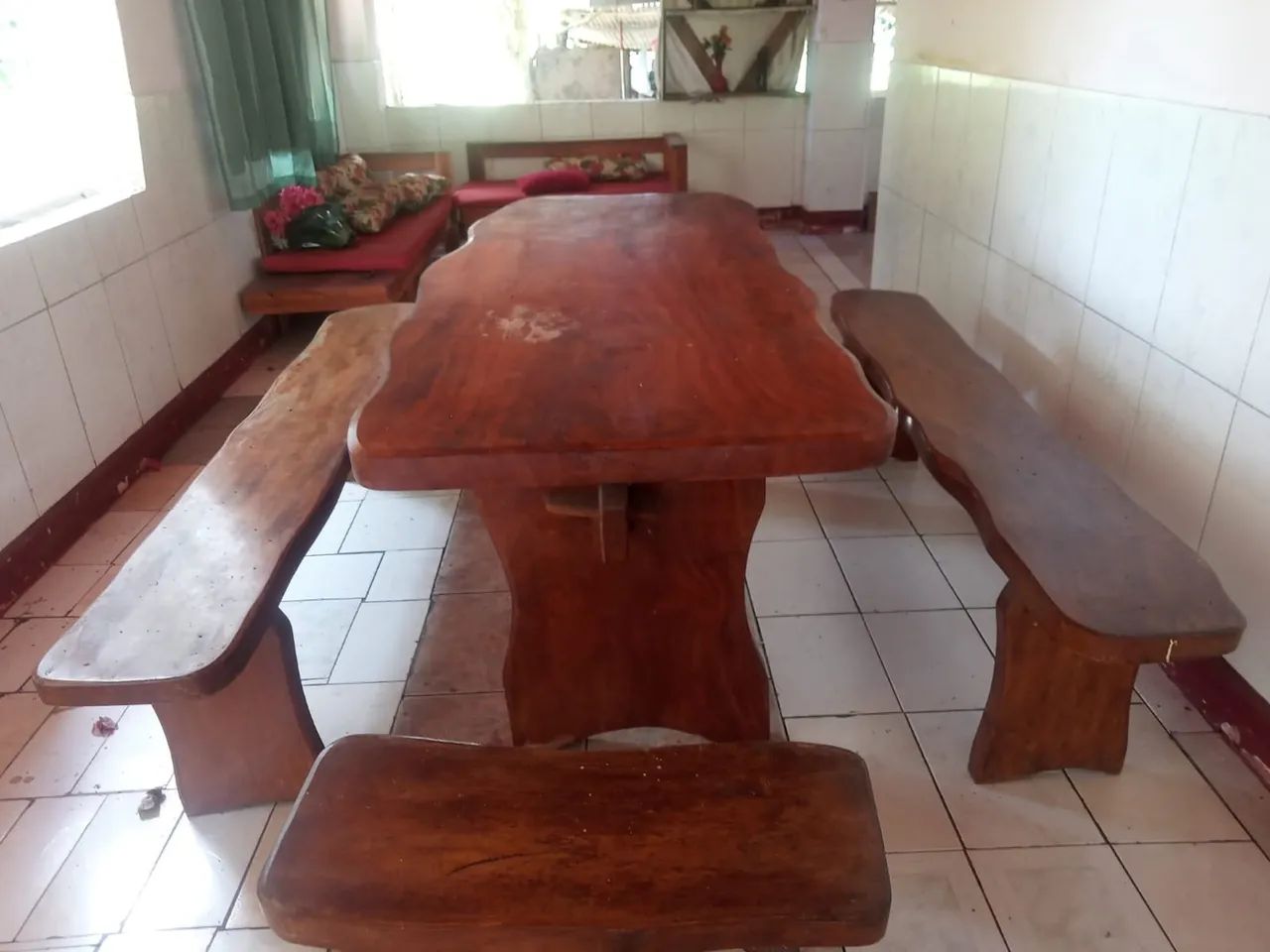 MESA DE MADEIRA DE JAQUEIRA
