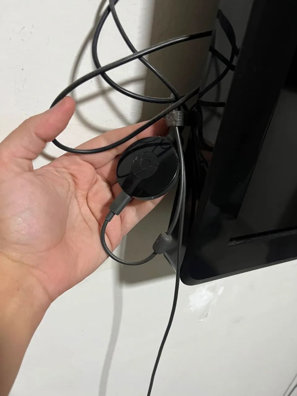 TV Philips com Chromecast + Suporte de Parede - Usada - Foto 2