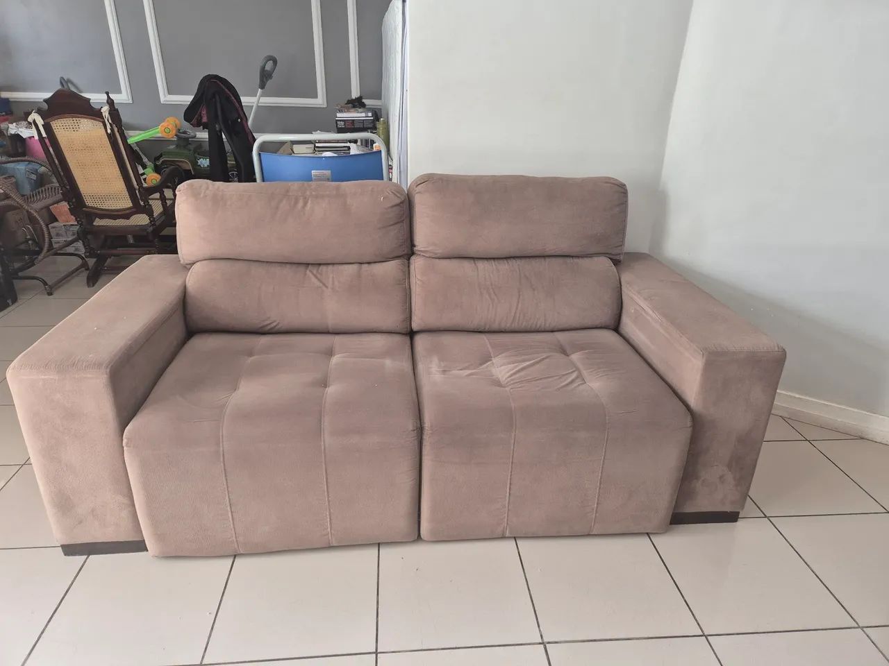 Sofá marrom reclinavel