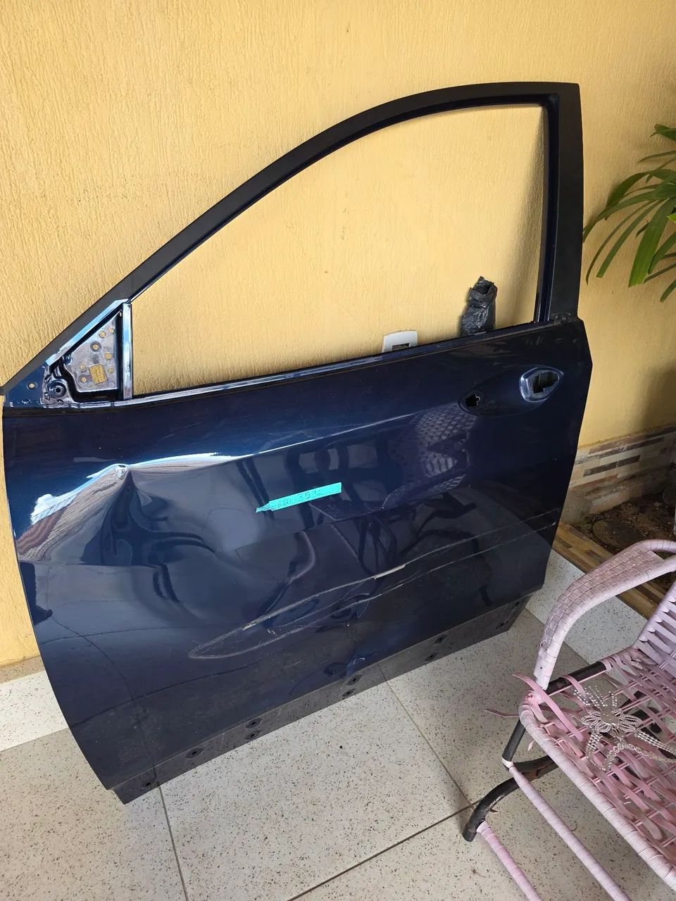Porta esquerda Tracker 2025