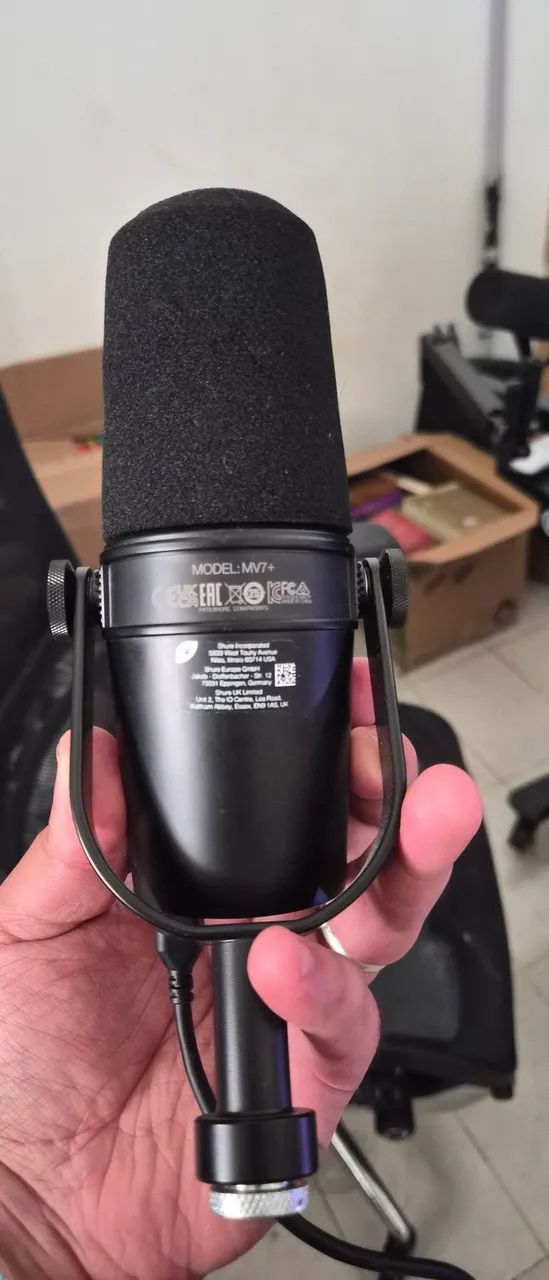 Microfone profissional Shure MV7+ - Foto 2