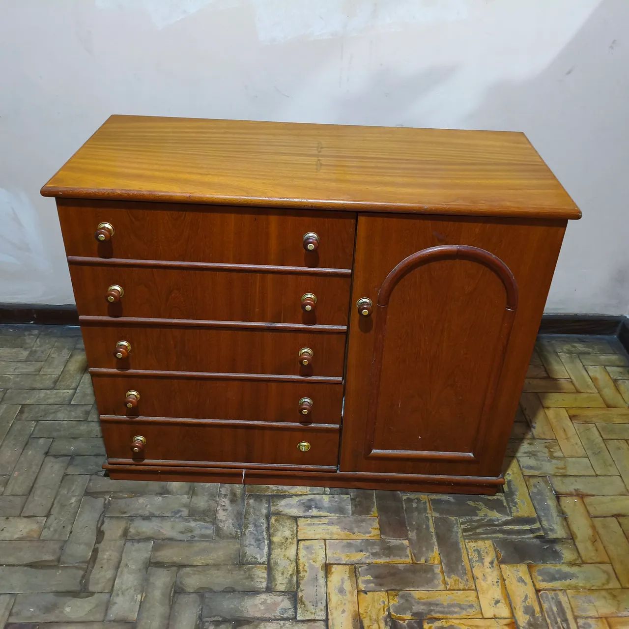 Cômoda com 5 gavetas 