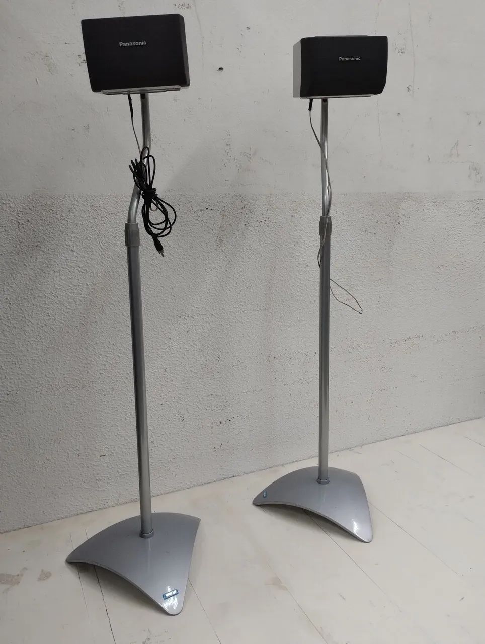 Pedestal com caixinha de som usada  - Foto 2