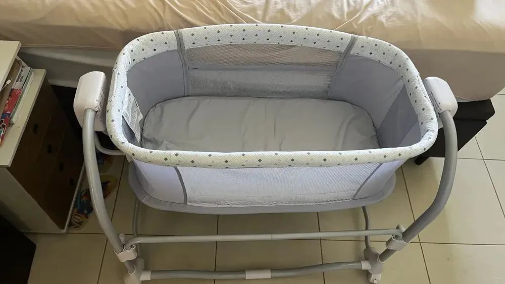 Berço portátil de balanço automático 