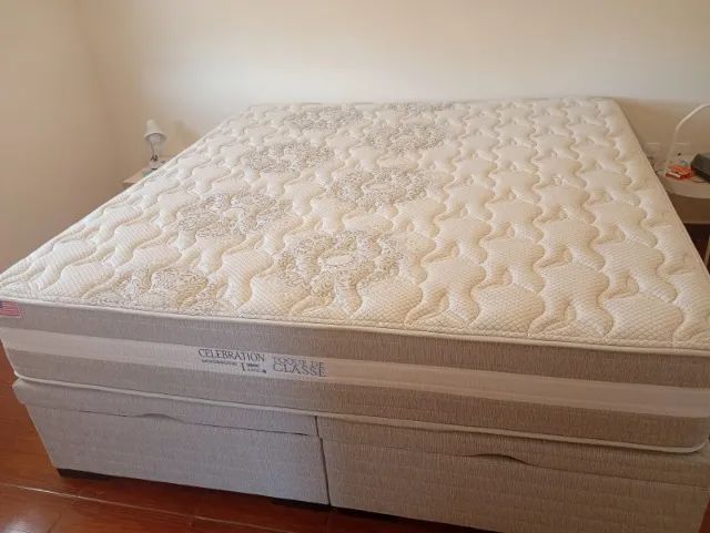 Cama de Casal King - Toque de Classe  Semi Nova - Foto 3