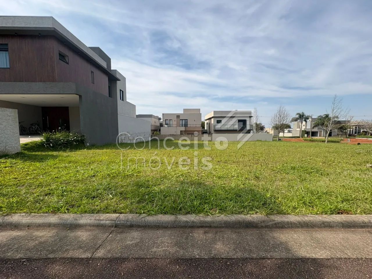 Condomínio Terras Alphaville - Terreno com 303,75 m²