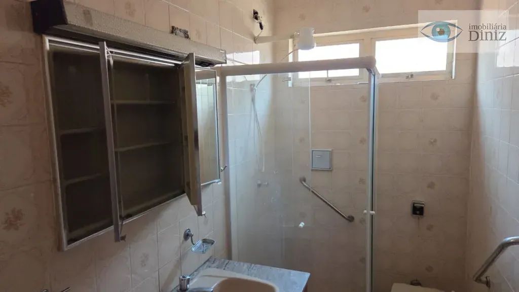 CASA ASSOBRADADA  NA RUA XV - PROX AO CENTRO E SUPERMERCADO - Foto 3