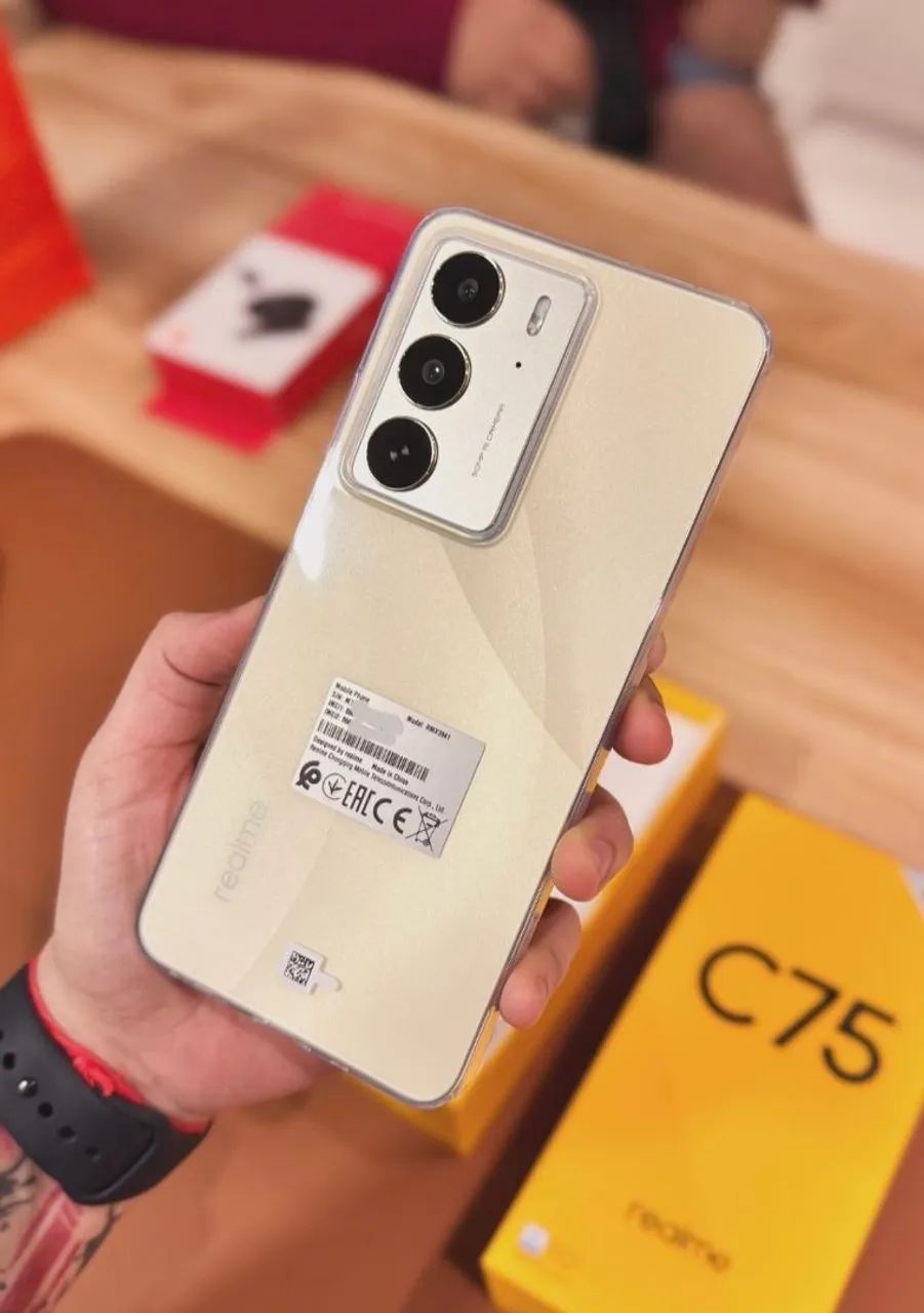Smartphone - Realme C75 - Dourado - 256/8 - Resistente a Água e poeira 