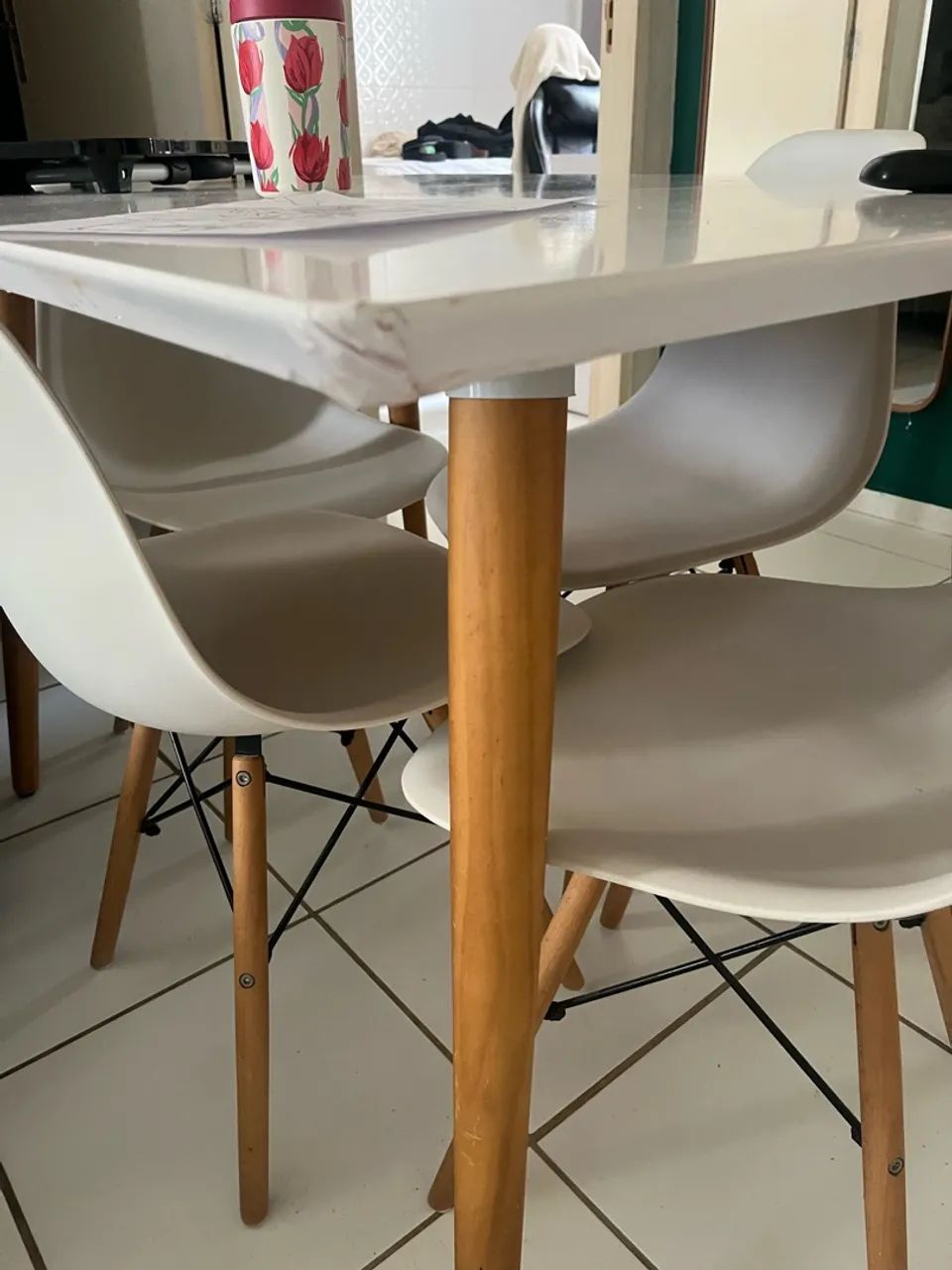 Mesa com 4 cadeiras  - Foto 3