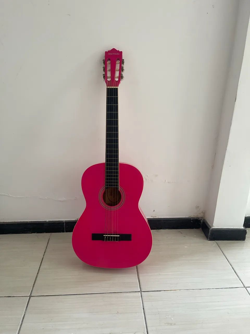 Violão rosa 