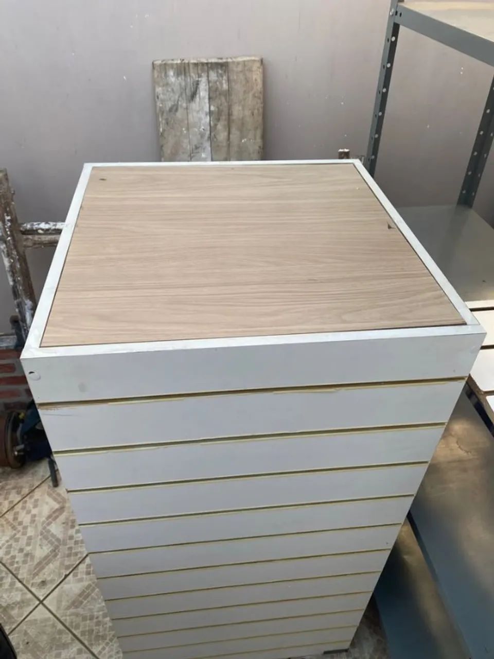 Gôndolas caneladas cubo