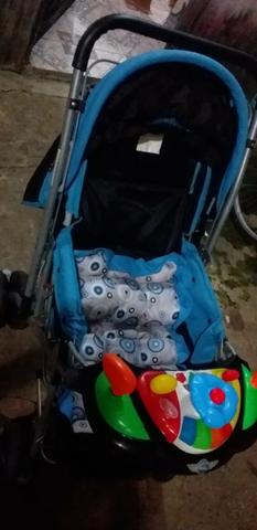 Vendo carrinho de bebê semi novo - Foto 2