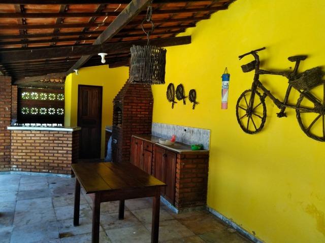Espetacular casa com piscina e campo de futebol próximo as praias - Foto 4