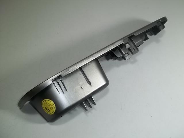 Moldura Do Botão De Vidro Traseiro Esquerdo Nissan Tiida - Foto 4