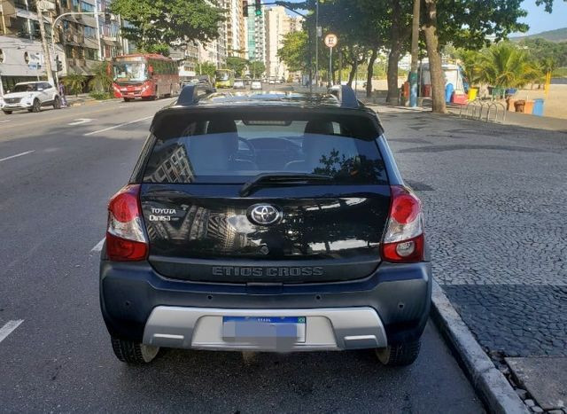 Toyota Etios Cross 2016 com 14.000KM. Financiamento até 60x - Foto 5