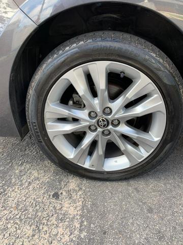 Toyota Corolla Xei cinza aut 2018 27.000km - Foto 6