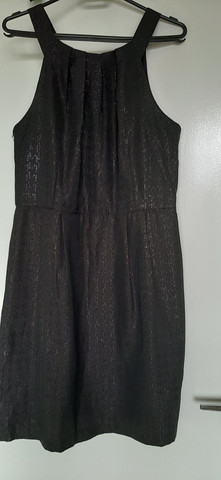 vestido preto com ziper atras