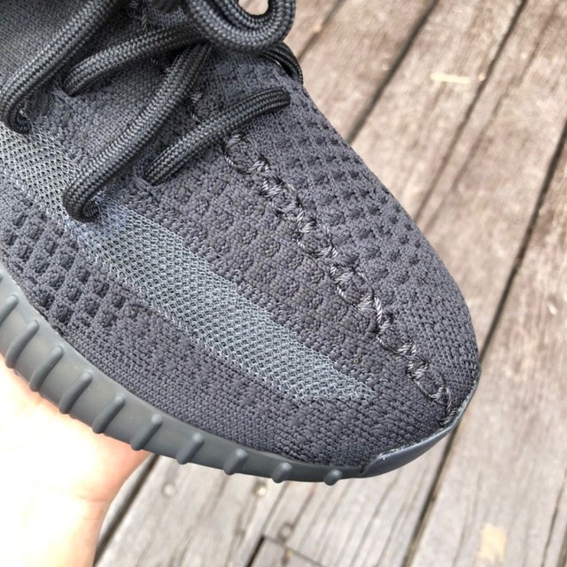 Tênis Adidas Yeezy Boost 350 V2 