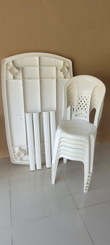 40 Cadeiras s/ Braço e 02 Mesas Retangular Tramontina (Plástico)
