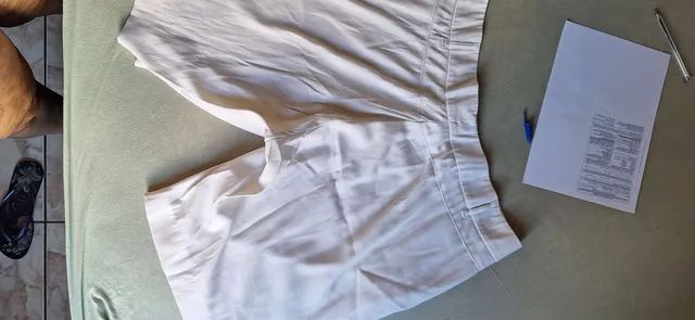 Bermuda branca plus size Tam 50 semi nova - Foto 4